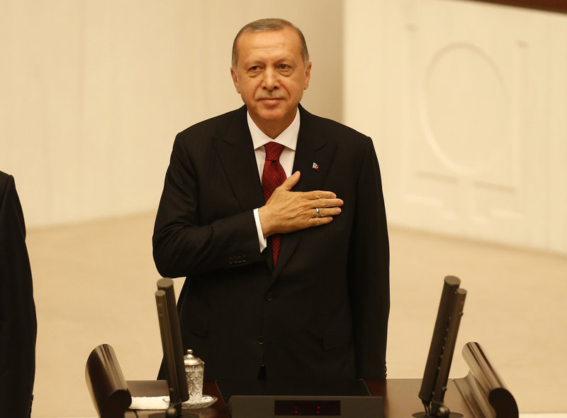 Ο Ρετζέπ Ταγίπ Ερντογάν αποκτά υπερεξουσίες --Φωτογραφία: AP Photo/Lefteris Pitarakis